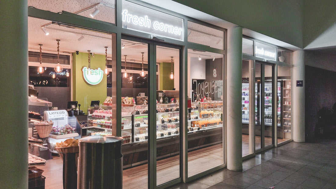 Boîte lumineuse sur mesure & néons | Fresh Corner – Gare de Sierre (VS)