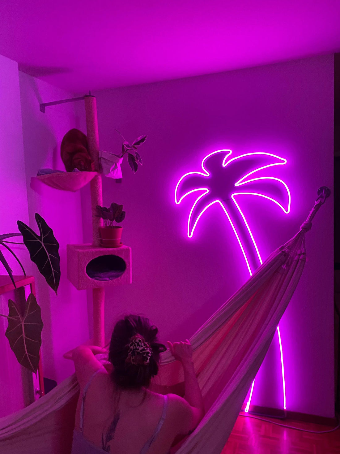 Palmier en néon rose sur acrylique découpé | Création sur mesure 2023