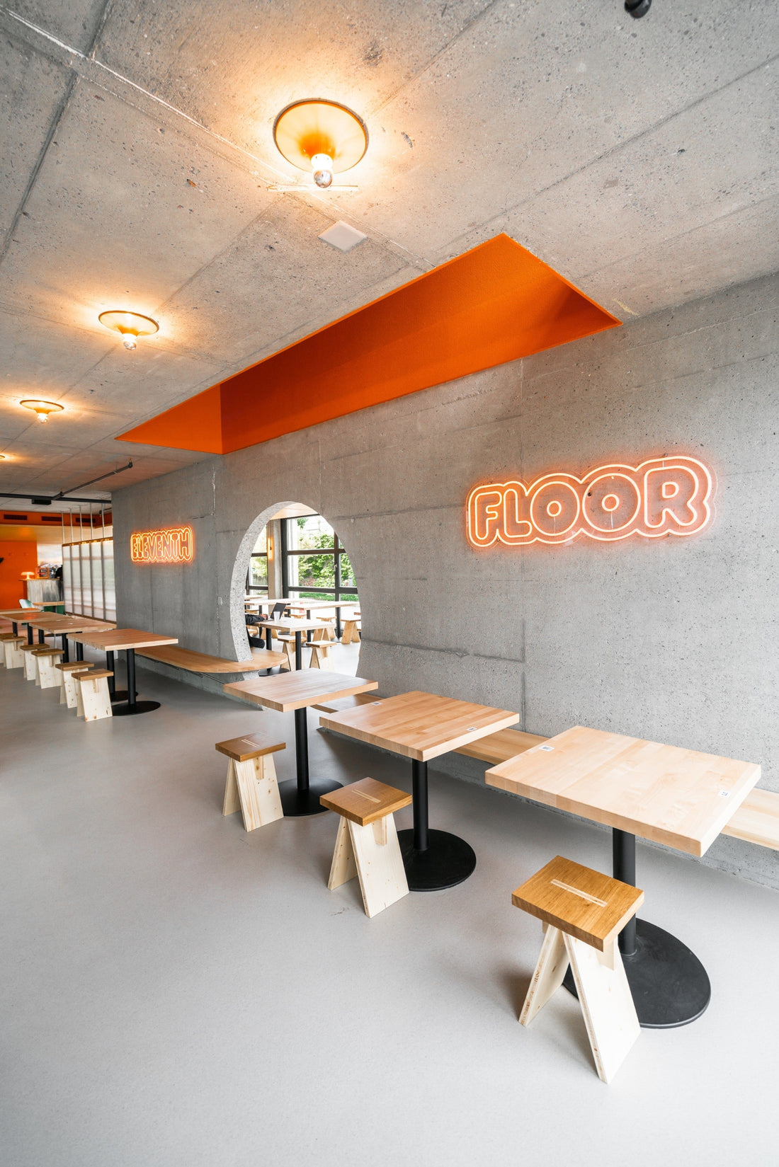 Néons orange sur mesure | Eleventh Floor Smash Burger – Fribourg (2025)