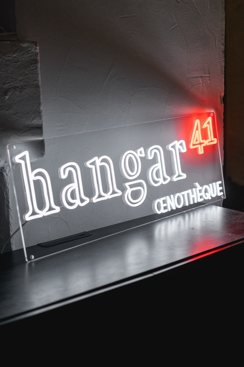 Néon bicolore sur mesure | Hangar 41 – Sion (2025)