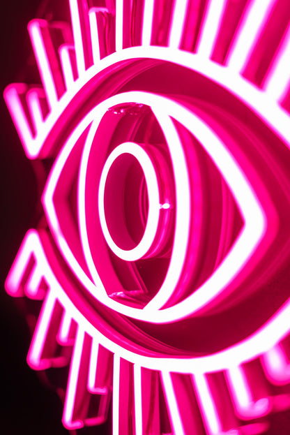 Néon LED en forme d'oeil stylisé par Lumen Visual